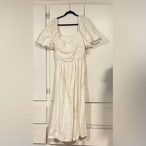 Large Free People cream dress with pockets, flattering sleeves and fitted top